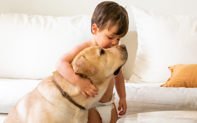 Bebés y mascotas: ventajas de crecer con un amigo de cuatro patas