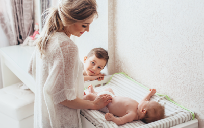 El posparto como mamá de dos: tips que te pueden servir de ayuda